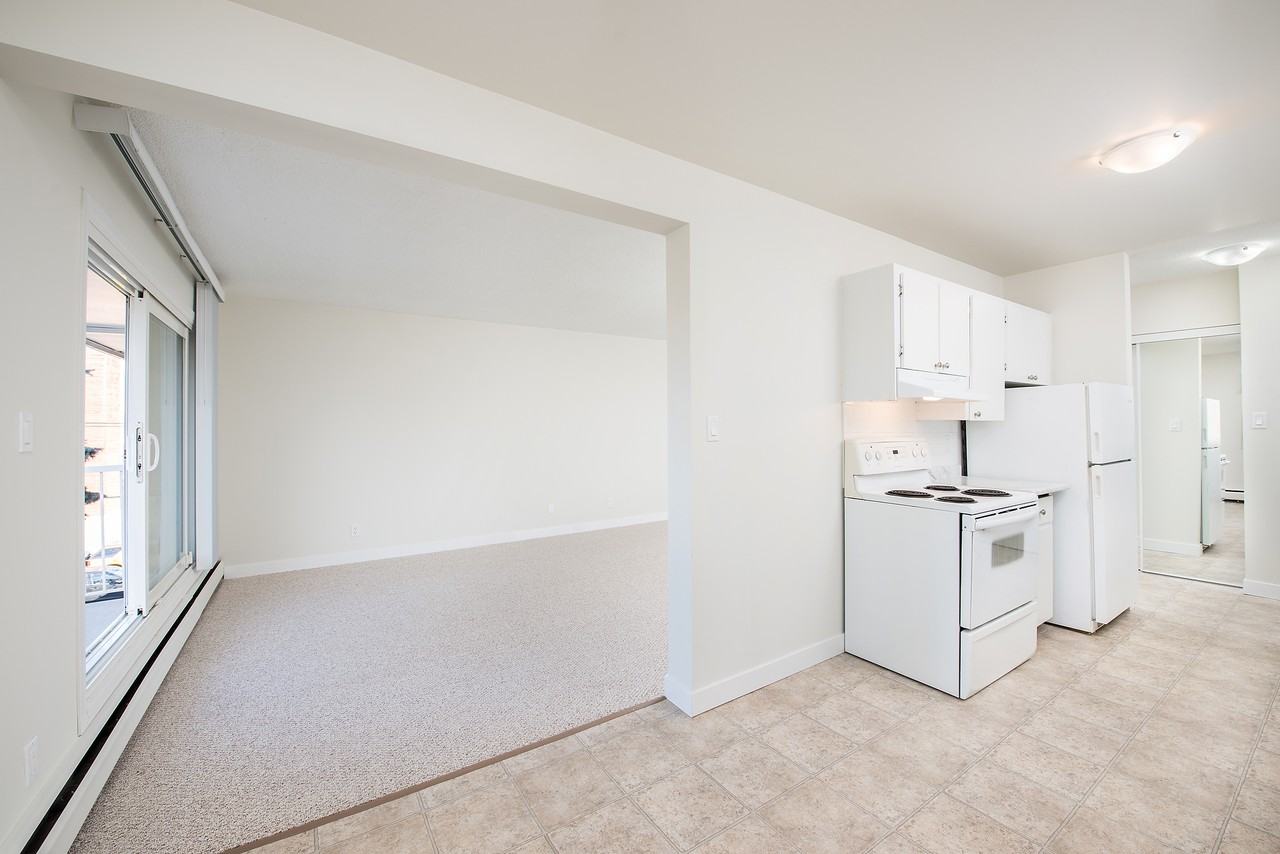 Crystal Court - Photo 2 of 48