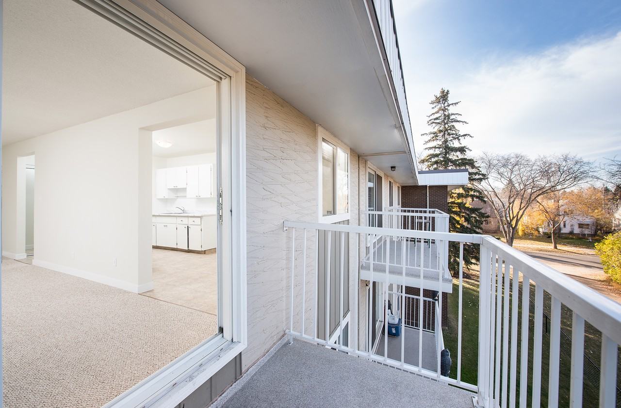 Crystal Court - Photo 4 of 48