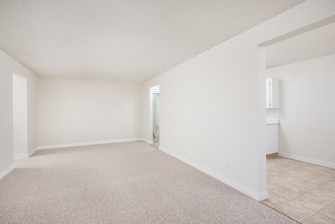 Crystal Court - Photo 7 of 48