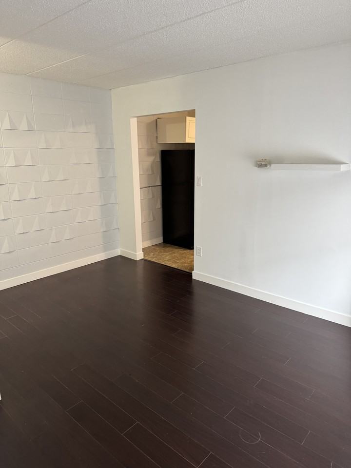 2125 Lorne St - Photo 5 of 13