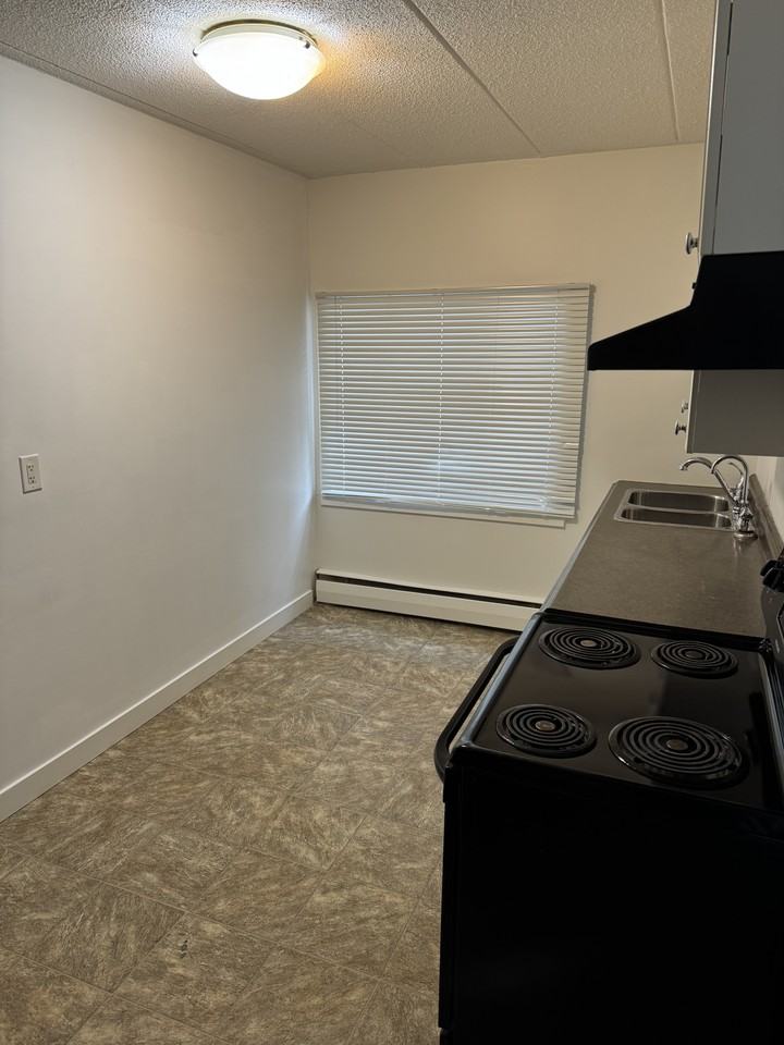 2125 Lorne St - Photo 7 of 13