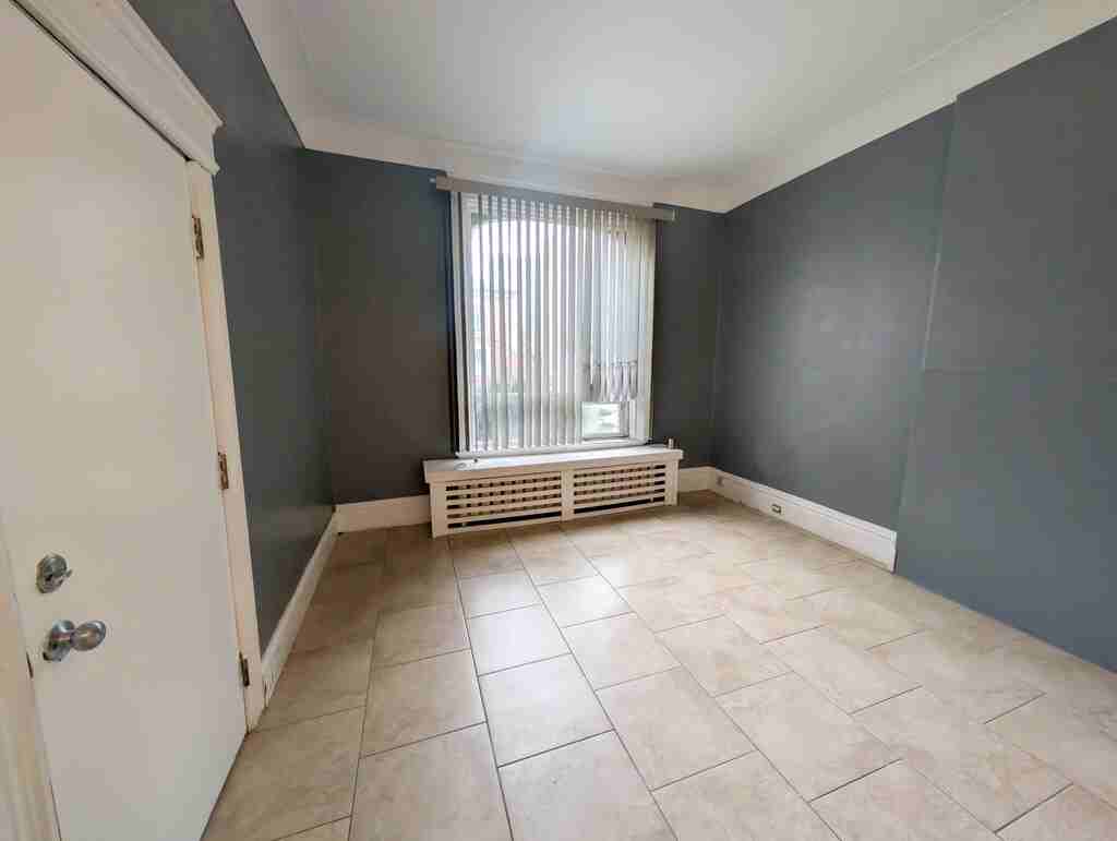 55 Wellington St S - Photo 4 of 9