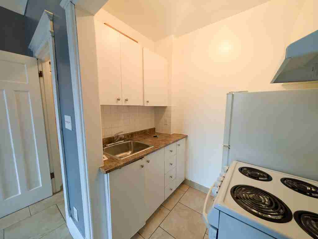 55 Wellington St S - Photo 5 of 9