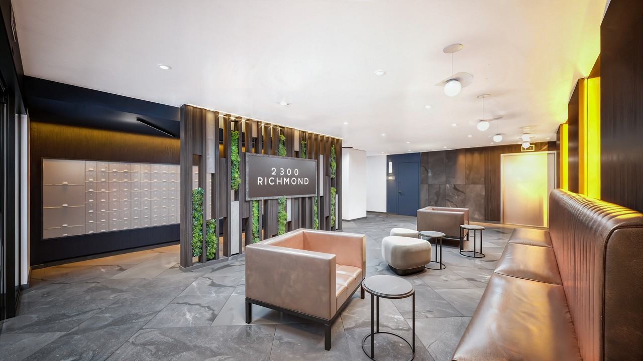 Aurora - Photo 4 of 12