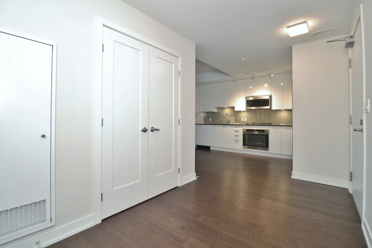 530 De Mazenod Ave - Photo 2 of 36