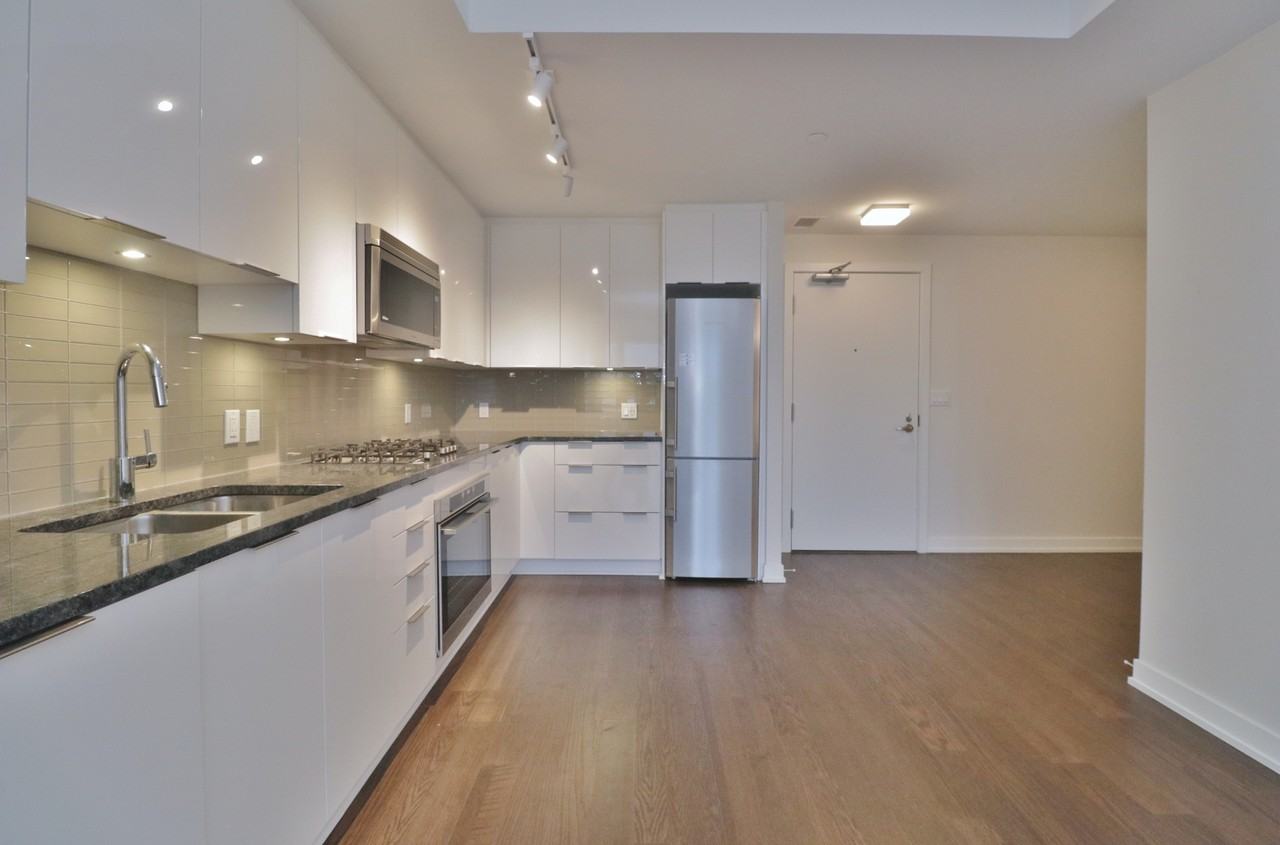 530 De Mazenod Ave - Photo 6 of 36