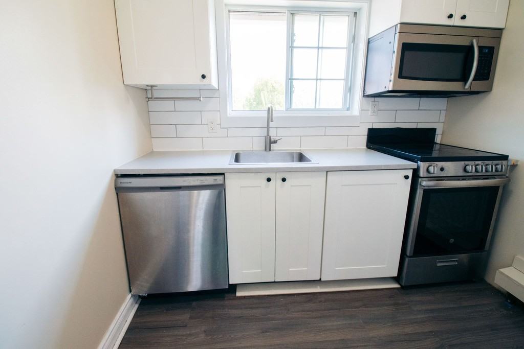 139 Oakdale Ave - Photo 2 of 12