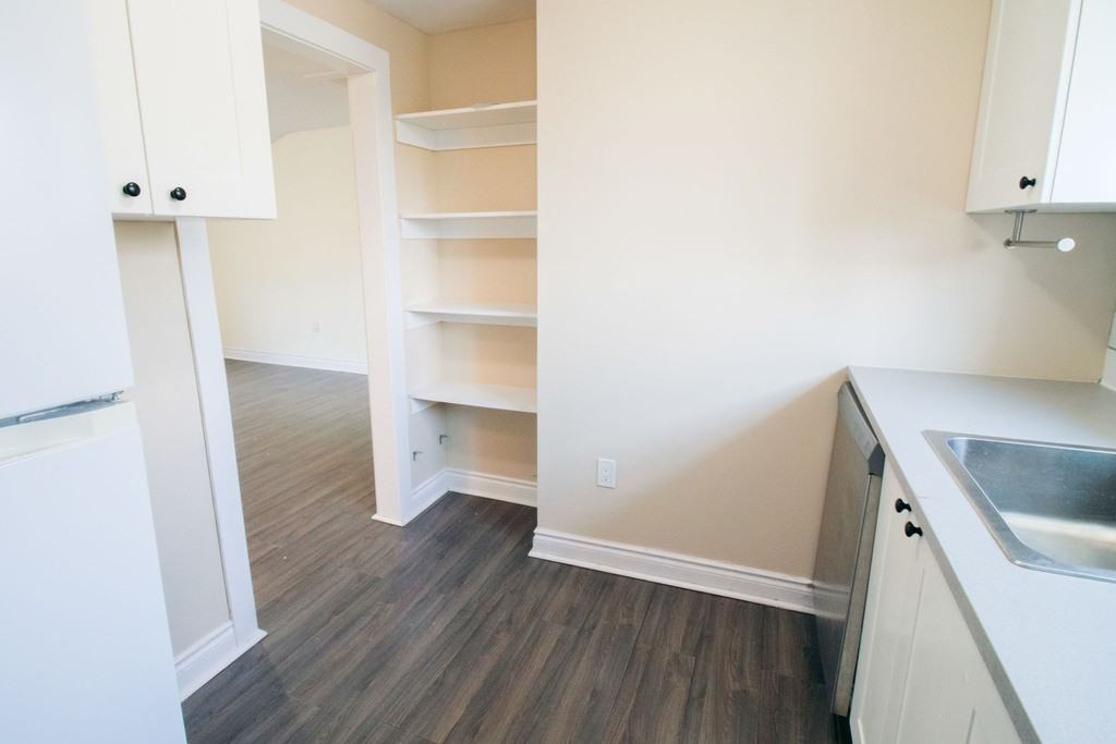 139 Oakdale Ave - Photo 3 of 12