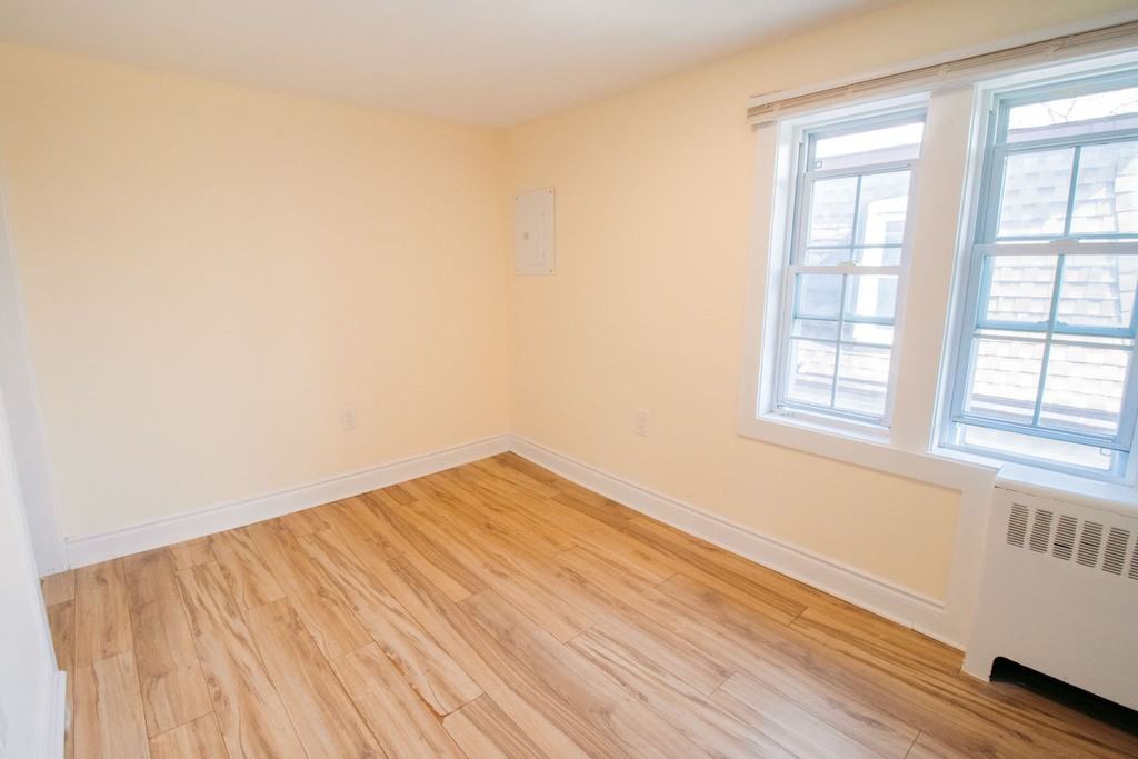 139 Oakdale Ave - Photo 7 of 12