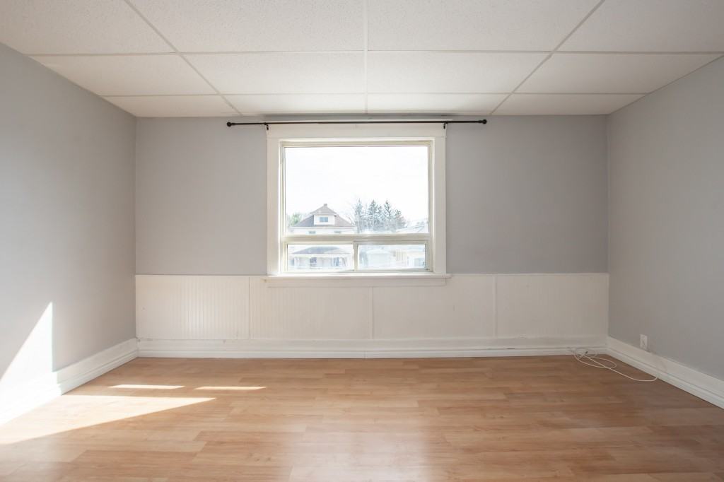 5431 Bridge St - Photo 4 of 17