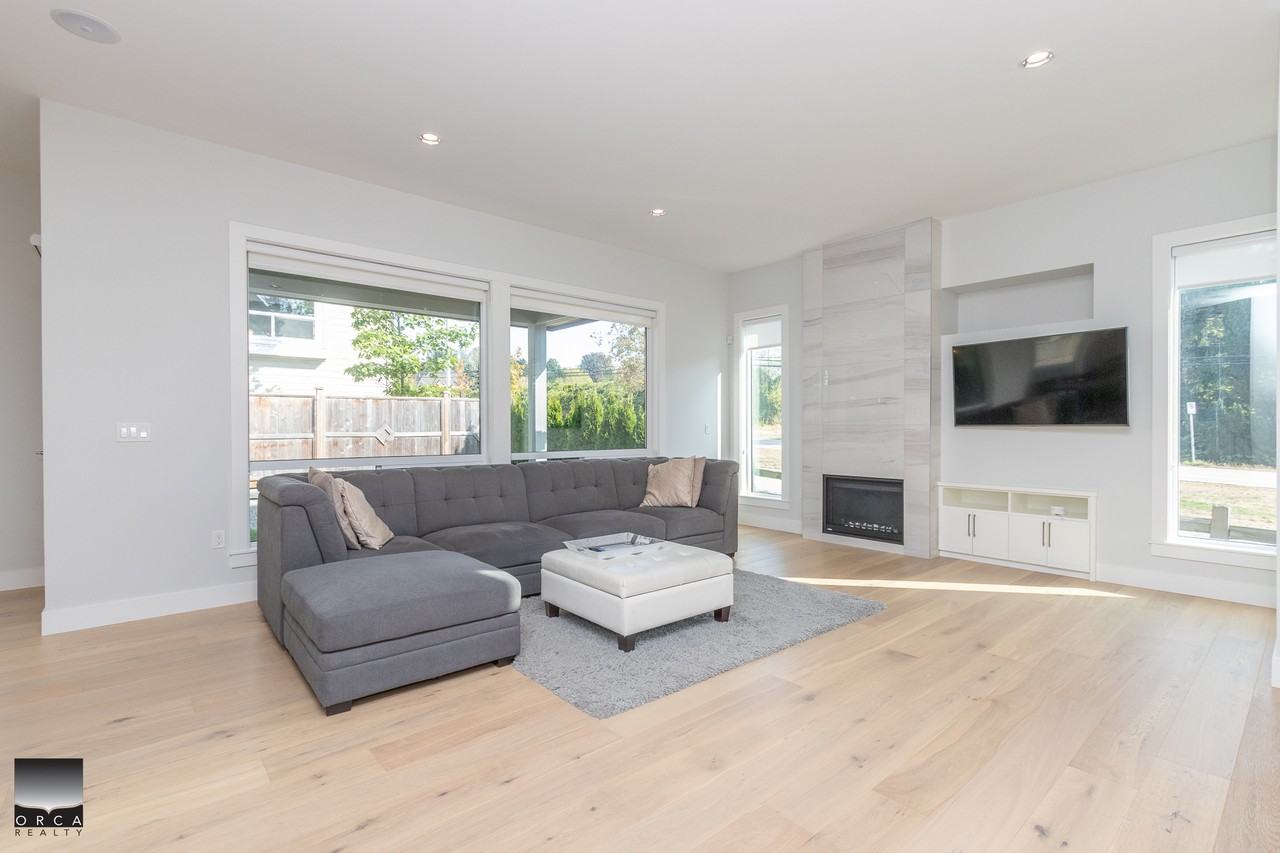 16797 17a Ave - Photo 4 of 24