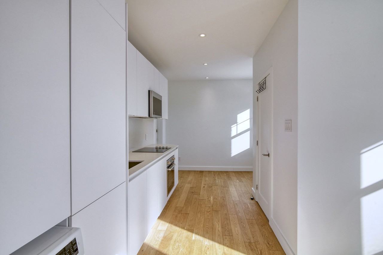 4715 Queen Mary Road - Photo 4 of 50