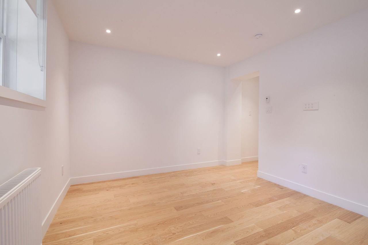 4715 Queen Mary Road - Photo 2 of 12