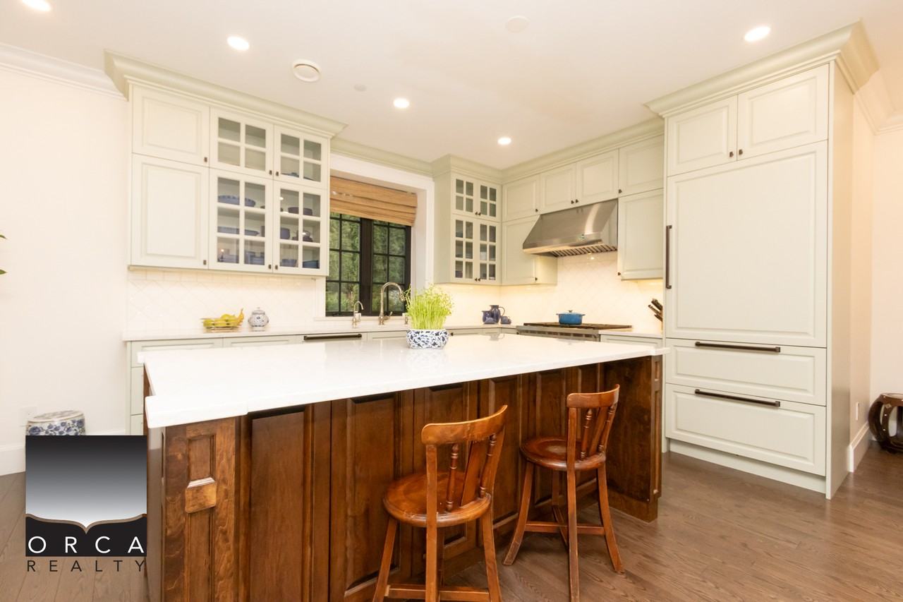 445 Southborough Dr - Photo 5 of 43