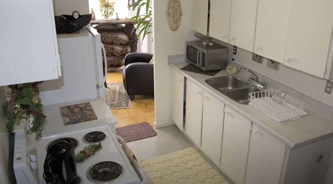 325 Bogert Ave - Photo 6 of 8