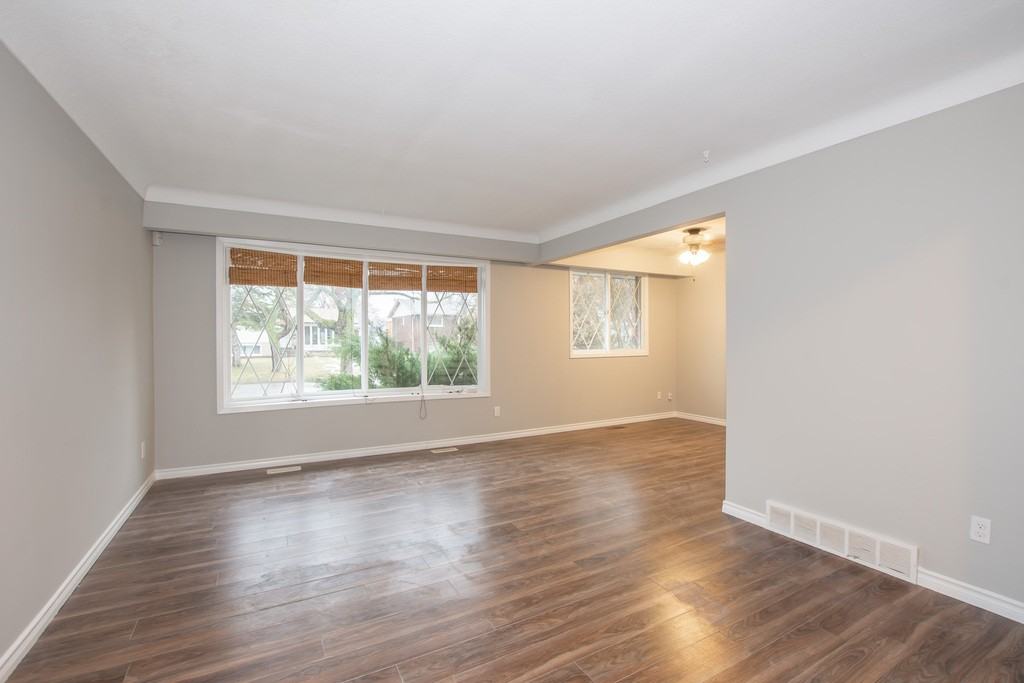 94 Meredith Dr - Photo 2 of 16