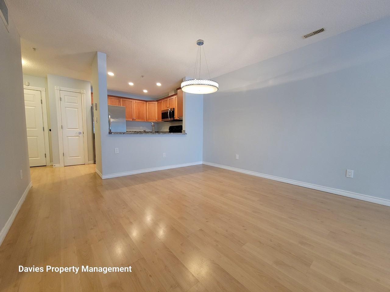 12110 Glenora Mansion - Photo 5 of 15