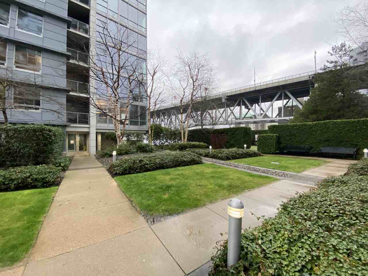 638 Beach Cres #1001 - Photo 4 of 31