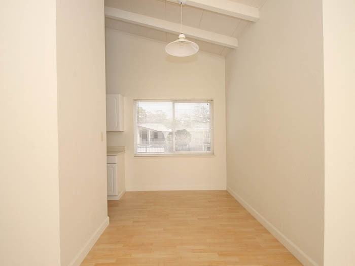 524 Kendall Ave #524-05 - Photo 3 of 6