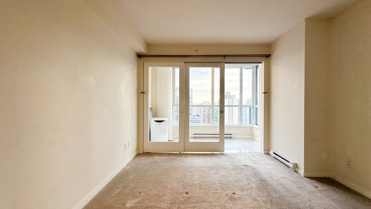 833 Seymour St - Photo 2 of 17