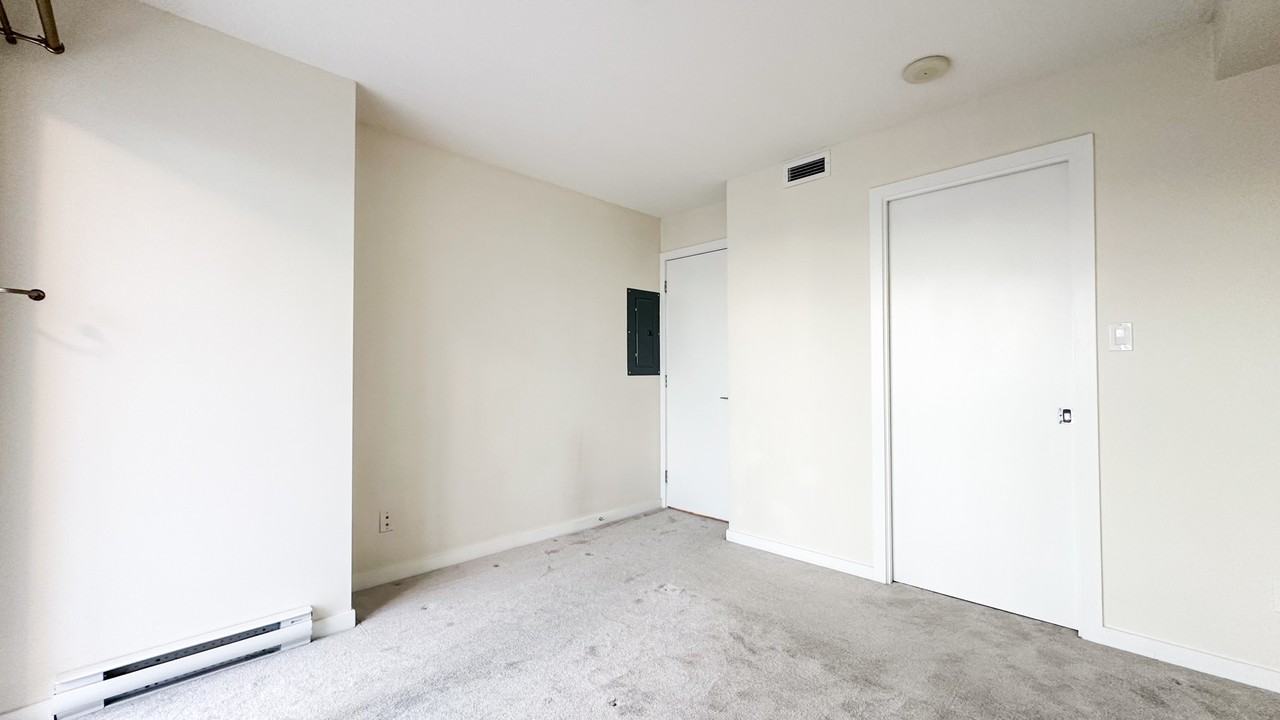 833 Seymour St - Photo 3 of 17