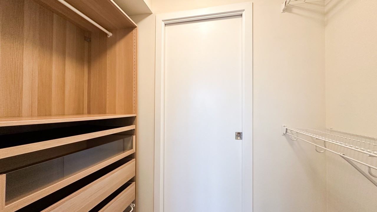 833 Seymour St - Photo 4 of 17