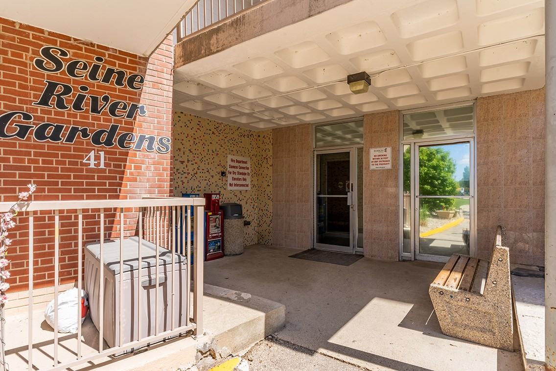 Seine River Gardens - Photo 2 of 29