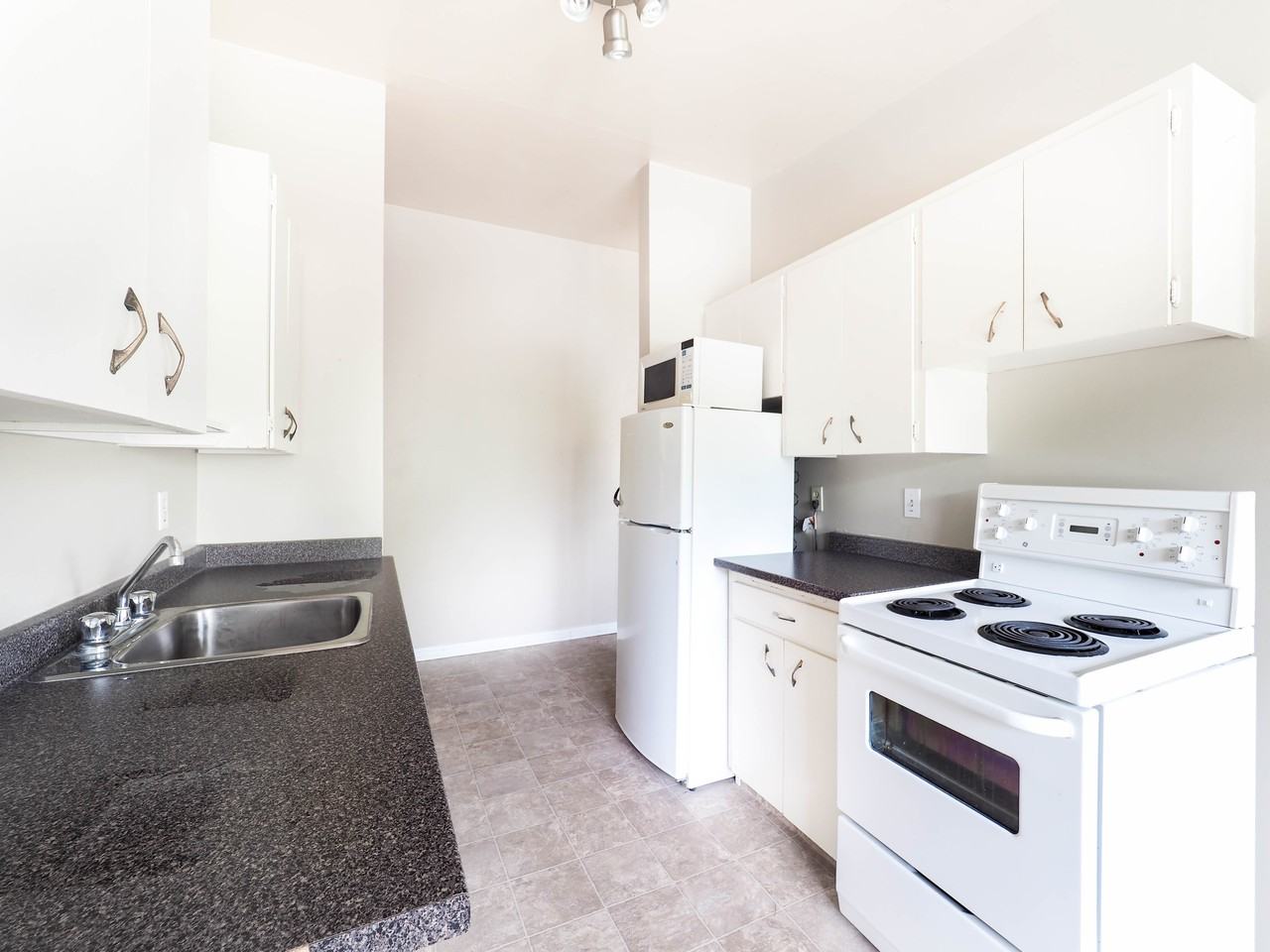 Creston House - Photo 3 of 8