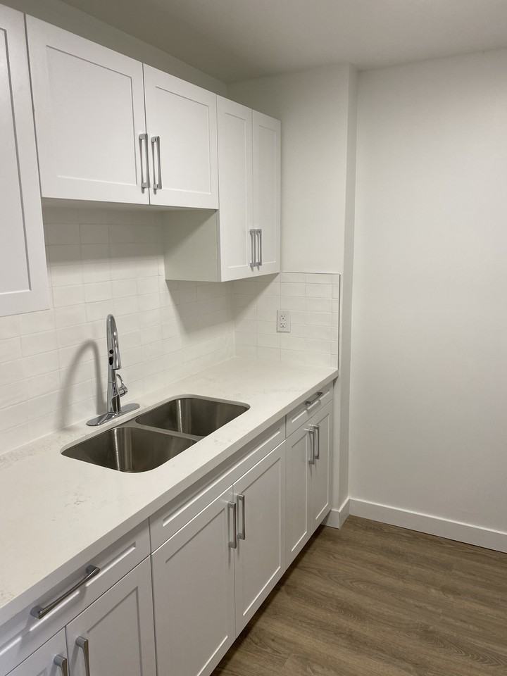 35 Angeline Street South - Photo 4 of 11