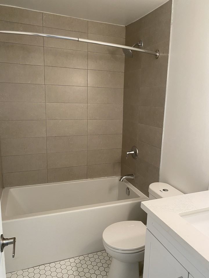 35 Angeline Street South - Photo 5 of 11