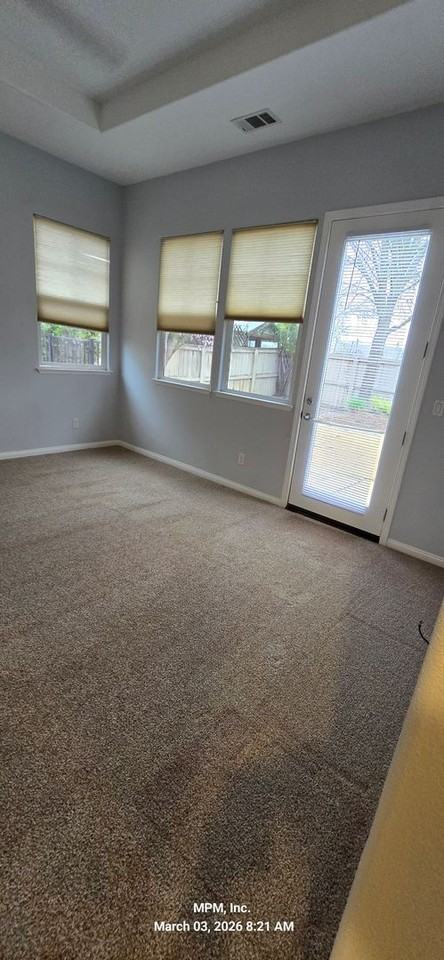 202 Silver Oak Dr - Photo 2 of 32
