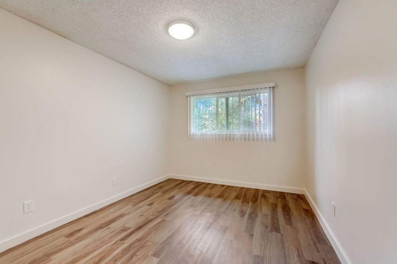 Icon Apartments - Photo 2 of 23