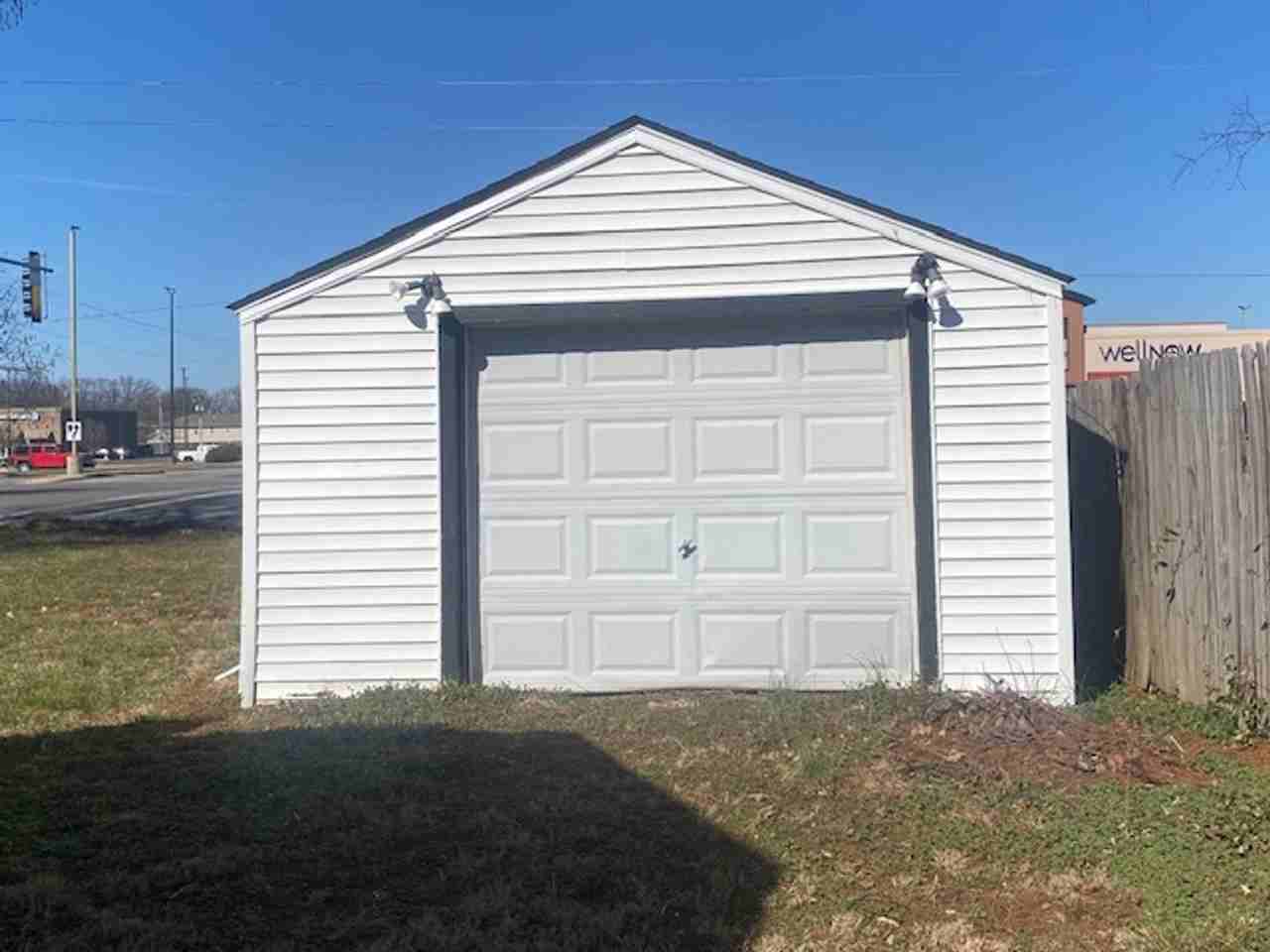 707 Victory Dr - Photo 2 of 8