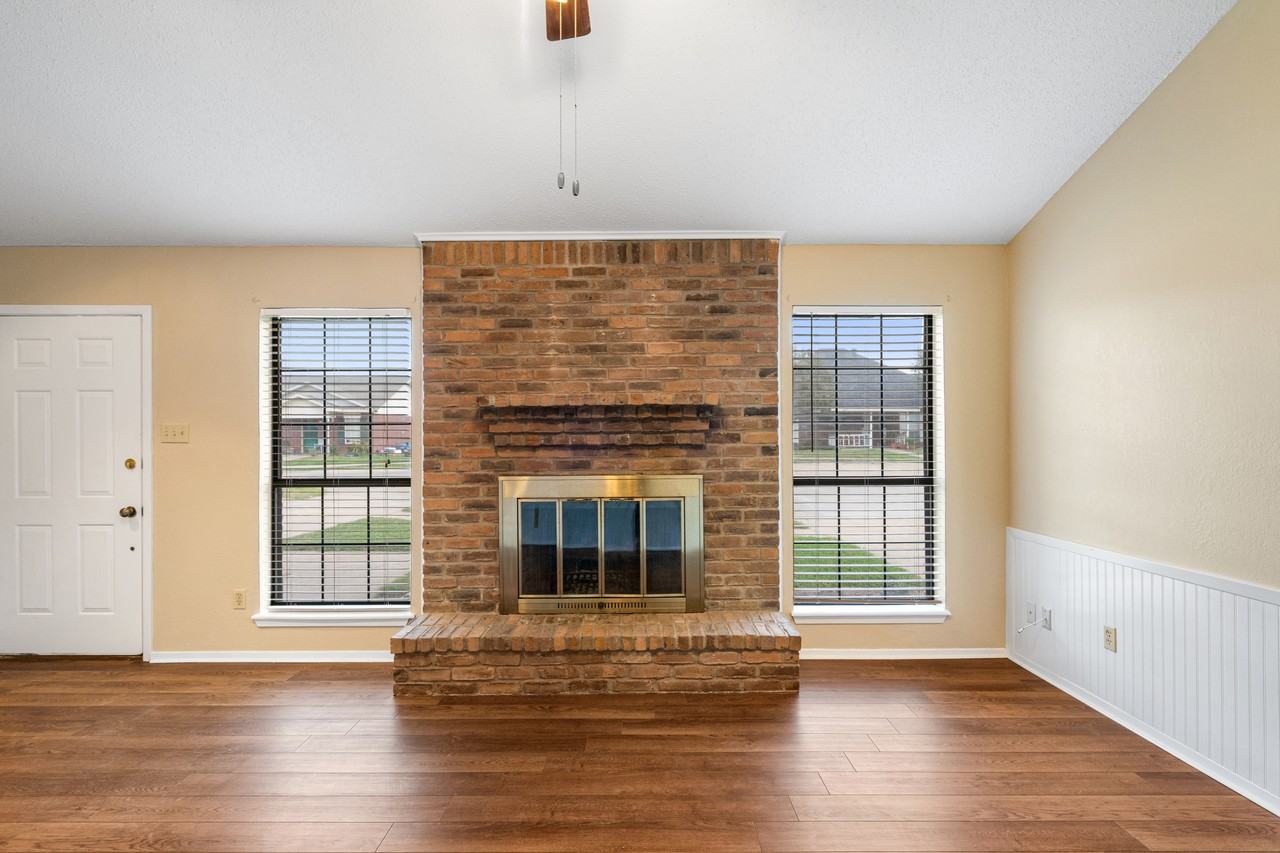 1876 Woodside Ln - Photo 7 of 17