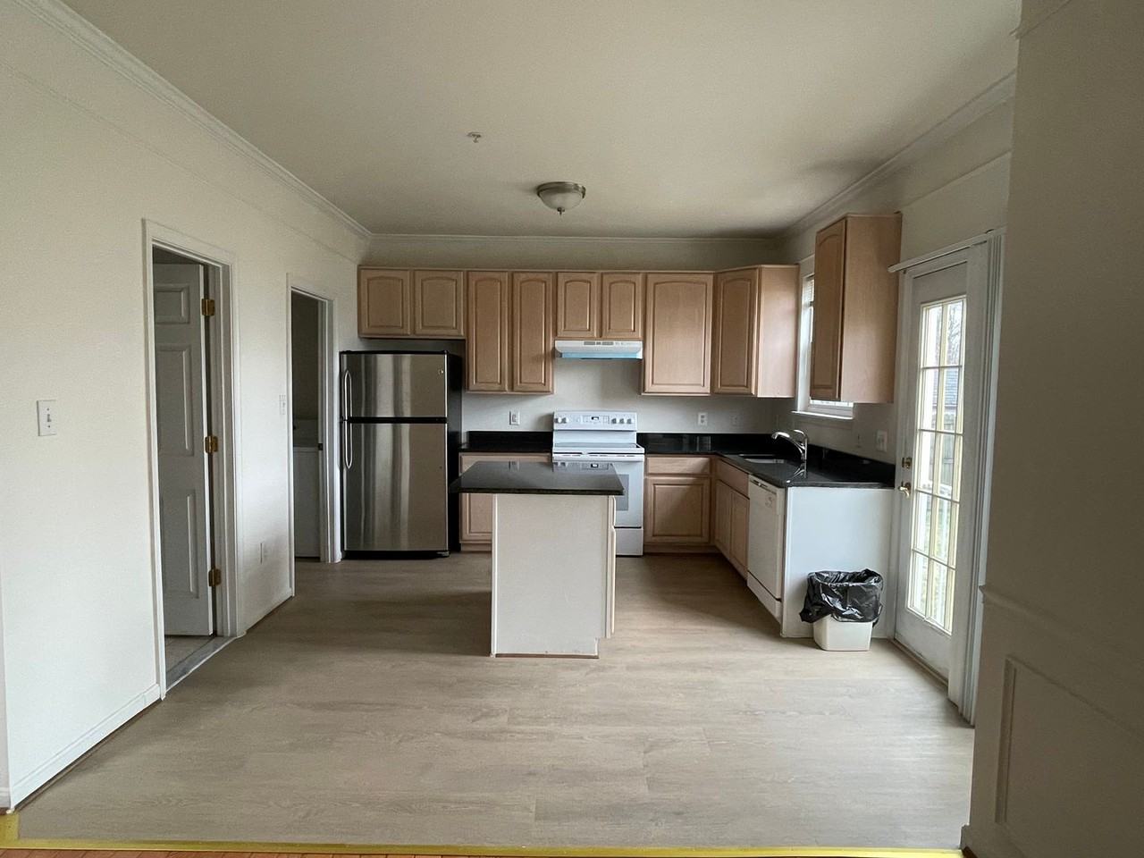 3208 Stanford St - Photo 3 of 29