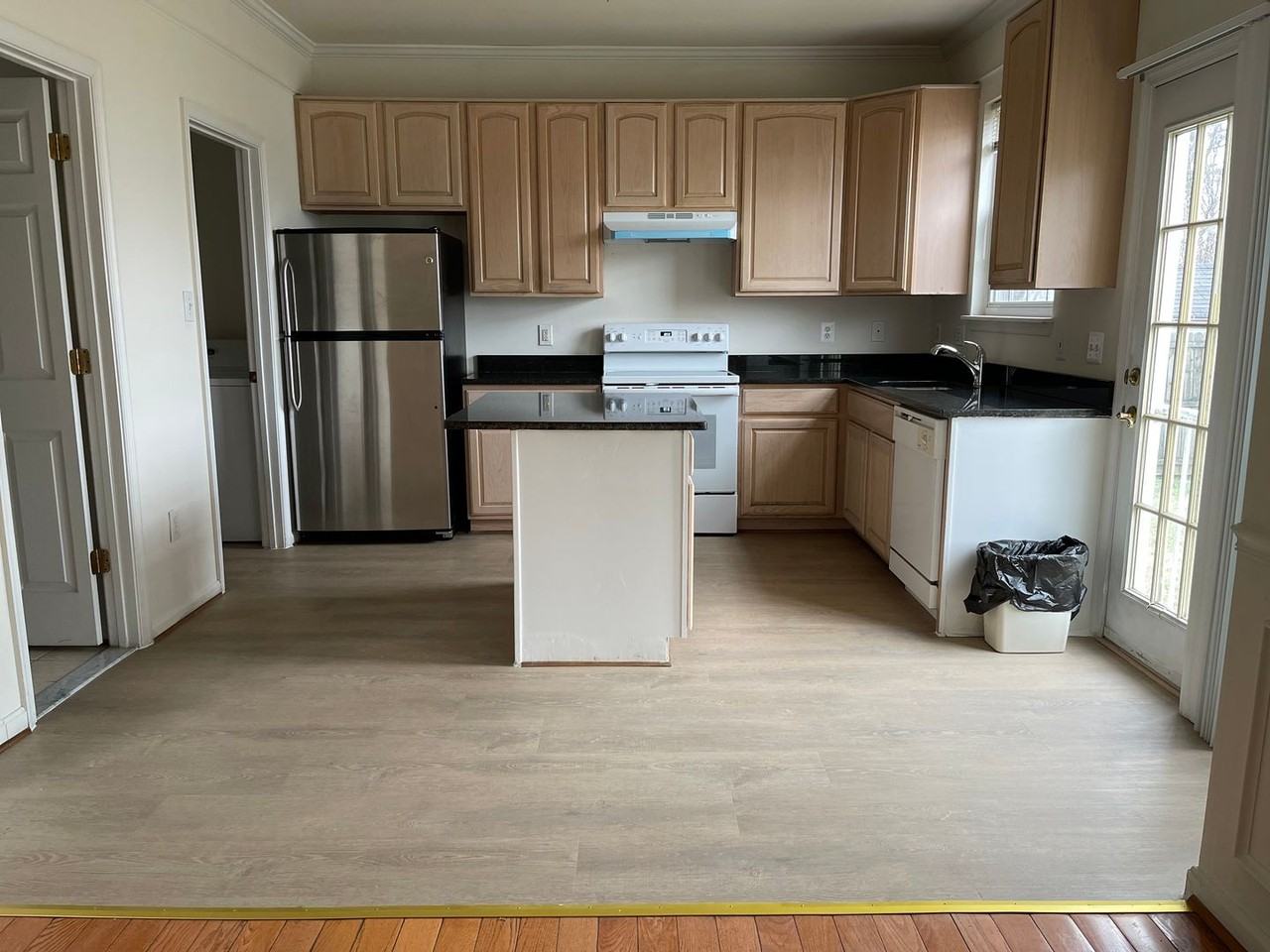 3208 Stanford St - Photo 4 of 29