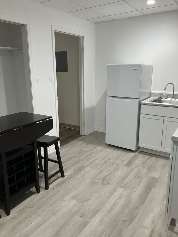 211 N Queen St - Photo 3 of 14