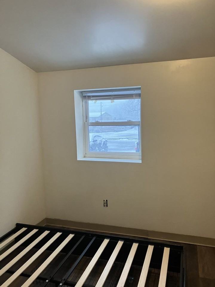 211 N Queen St - Photo 4 of 14