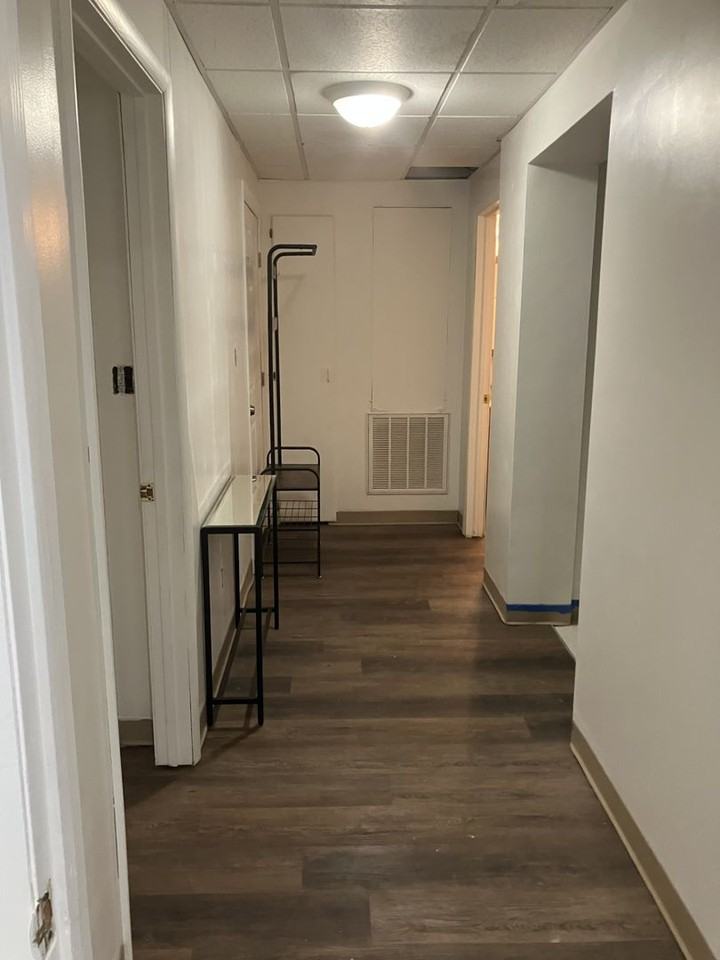 211 N Queen St - Photo 5 of 14