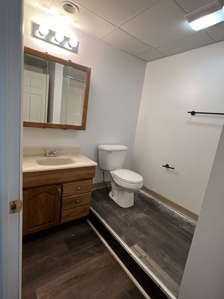 211 N Queen St - Photo 6 of 14