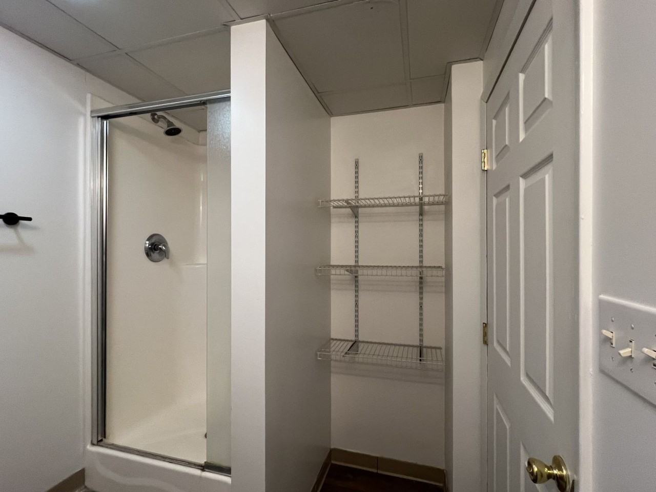 211 N Queen St - Photo 7 of 14