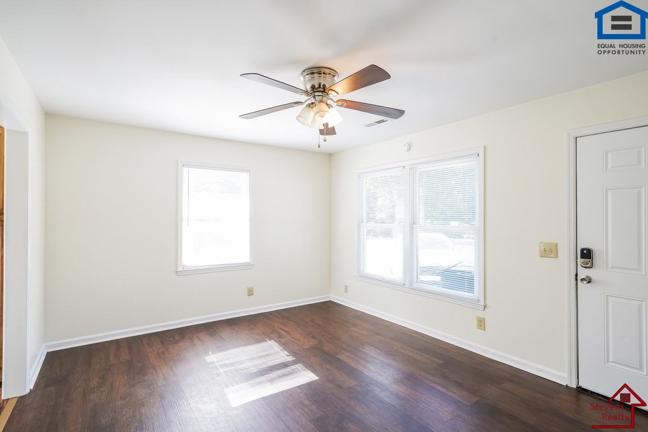 Skyline Apartments - Photo 6 of 33