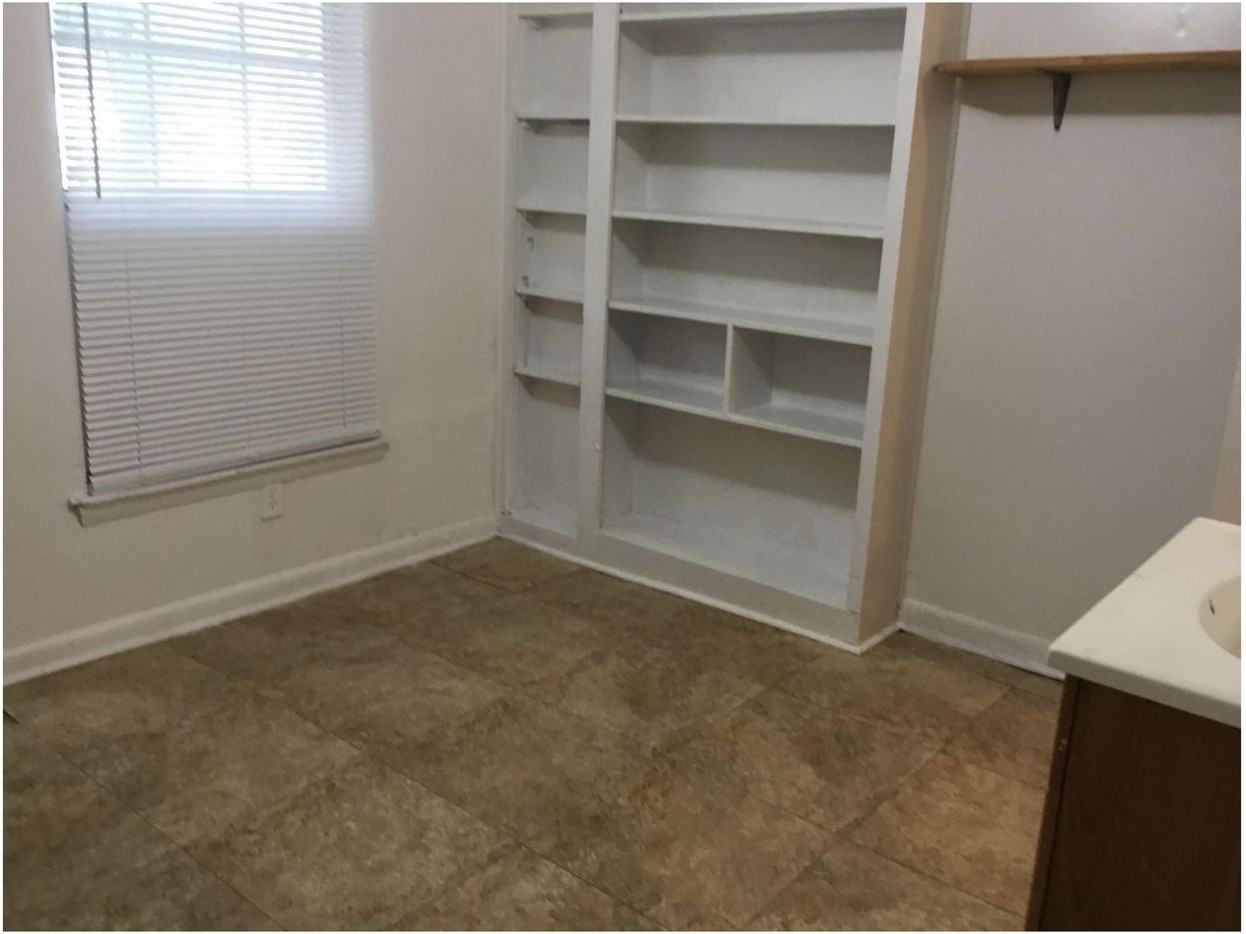 1016 Greenslake Rd #C - Photo 3 of 23