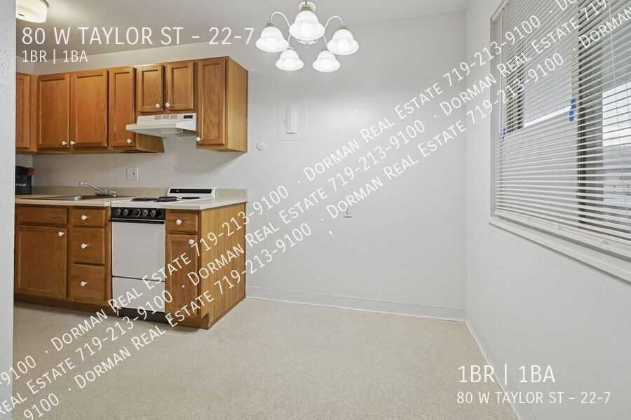 Taylor St Apartment - Photo 5 of 15