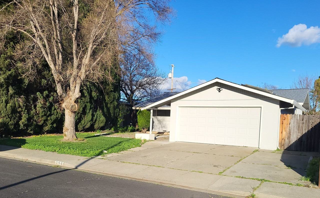 396 Elsinore Dr - Photo 2 of 35