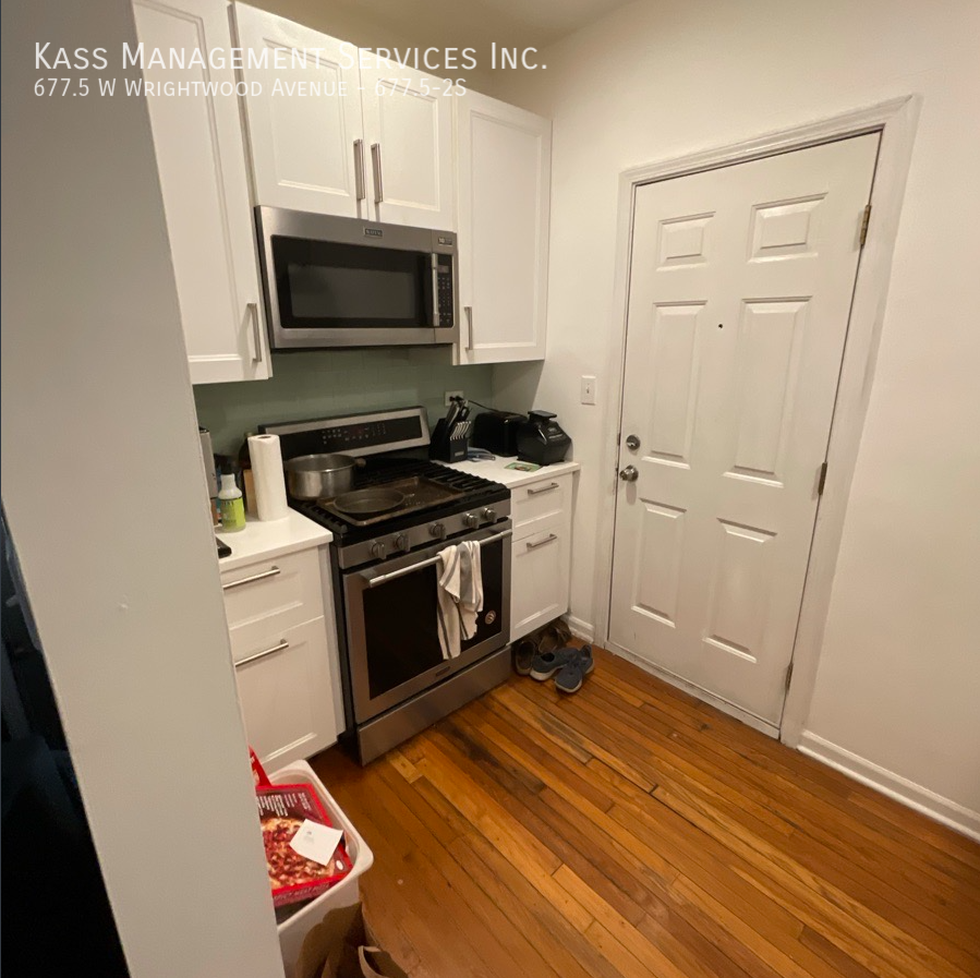 677-685.5 W Wrightwood Avenue - Photo 2 of 8