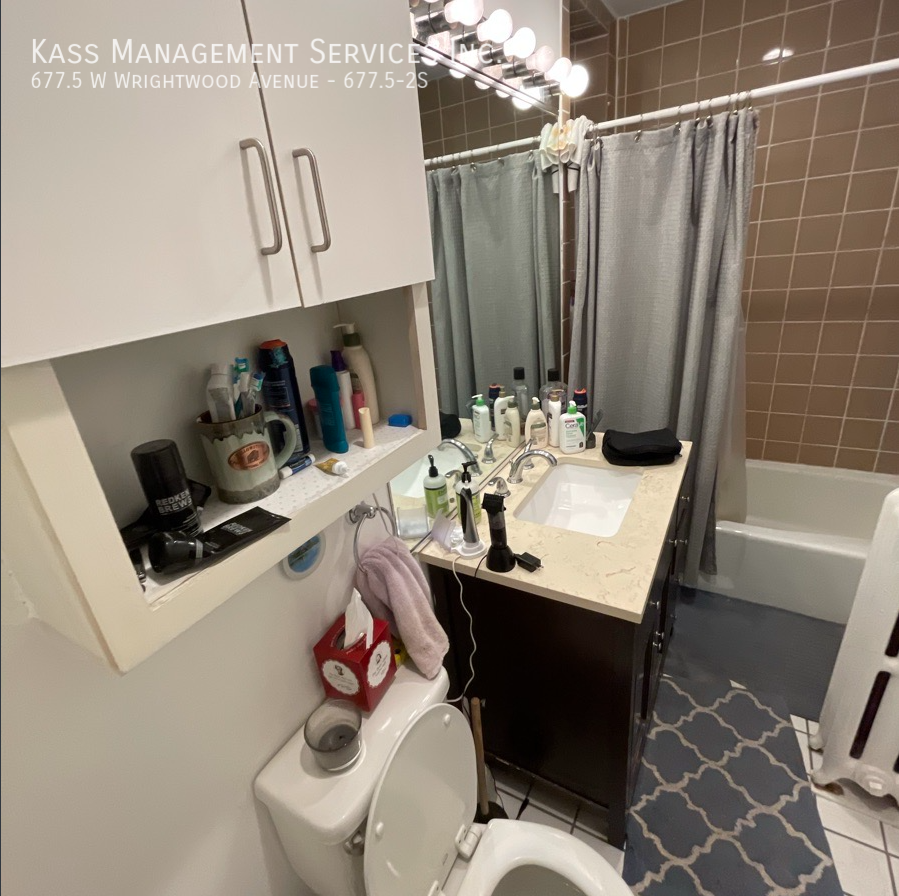 677-685.5 W Wrightwood Avenue - Photo 3 of 8