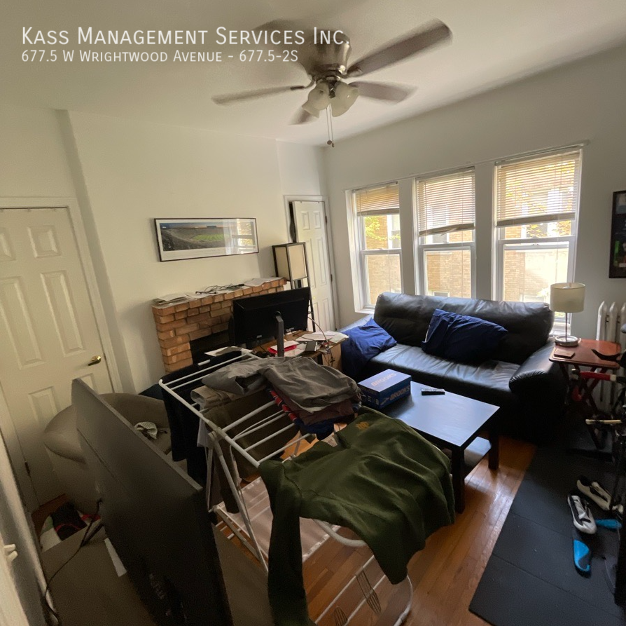 677-685.5 W Wrightwood Avenue - Photo 4 of 8