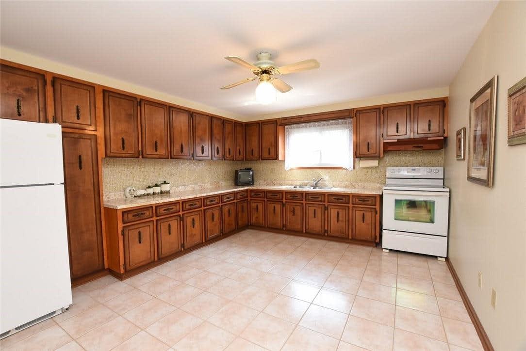 Tolton Ave & Barton St E - Photo 7 of 8