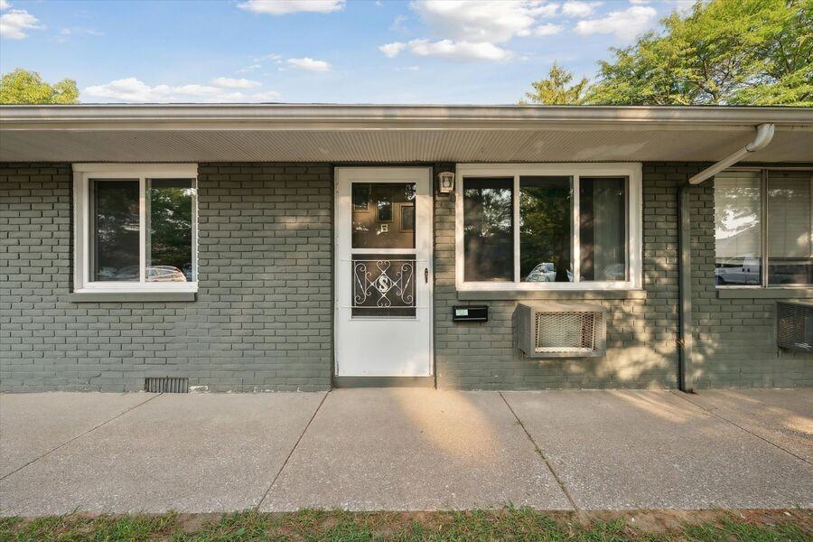 3808 W Sylvania - Photo 5 of 13